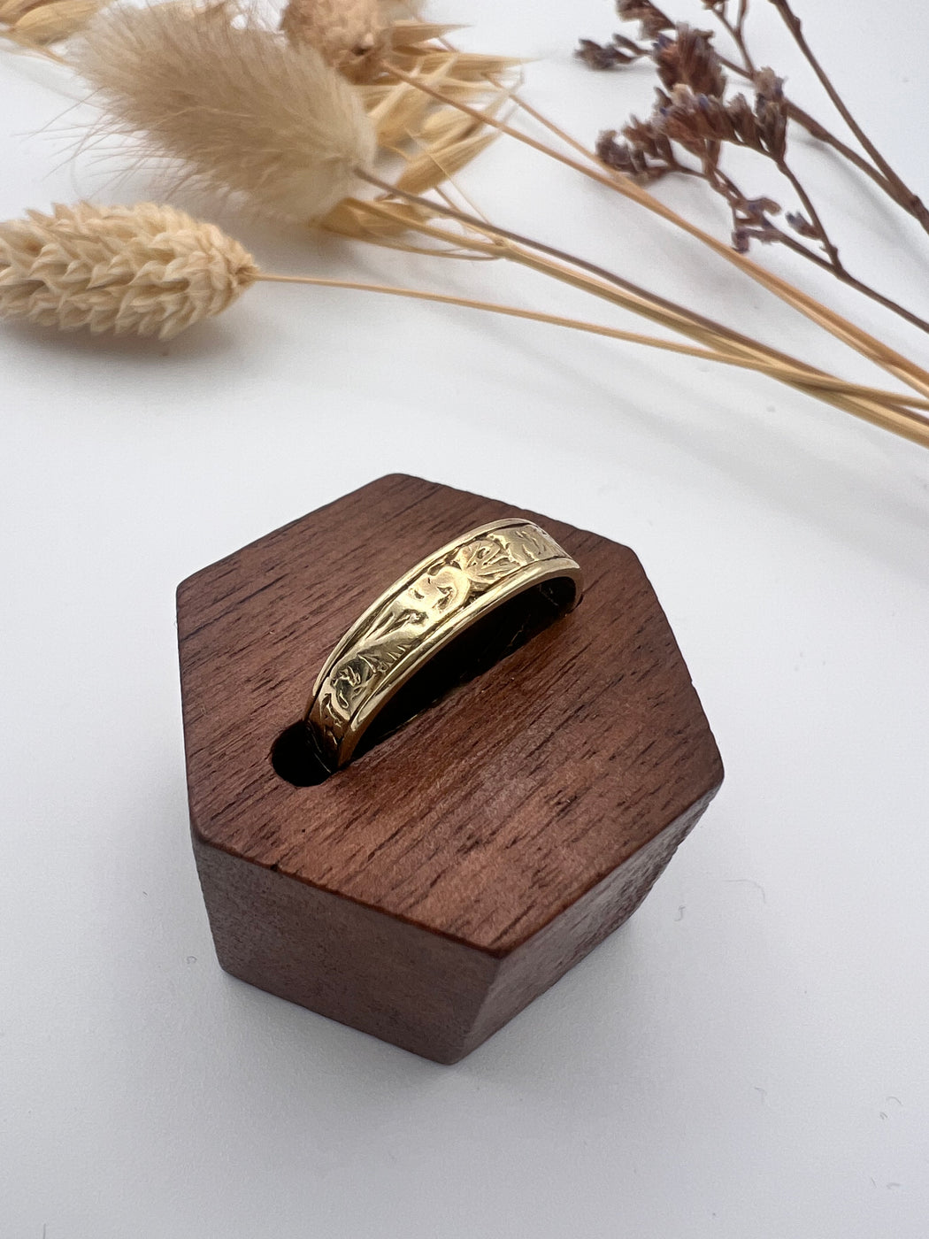 9ct Floral Patterned Gold Band Ring