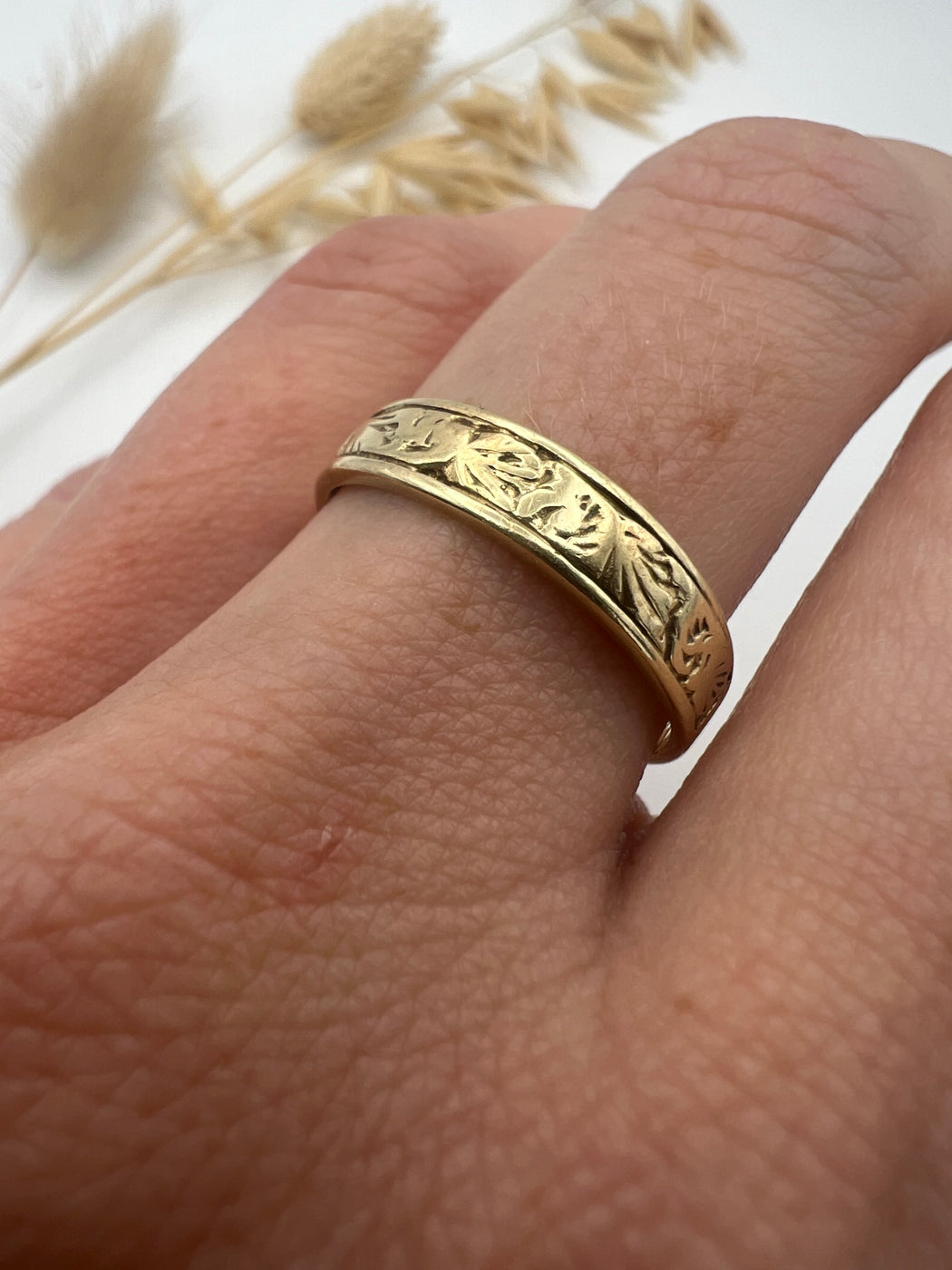 9ct Floral Patterned Gold Band Ring
