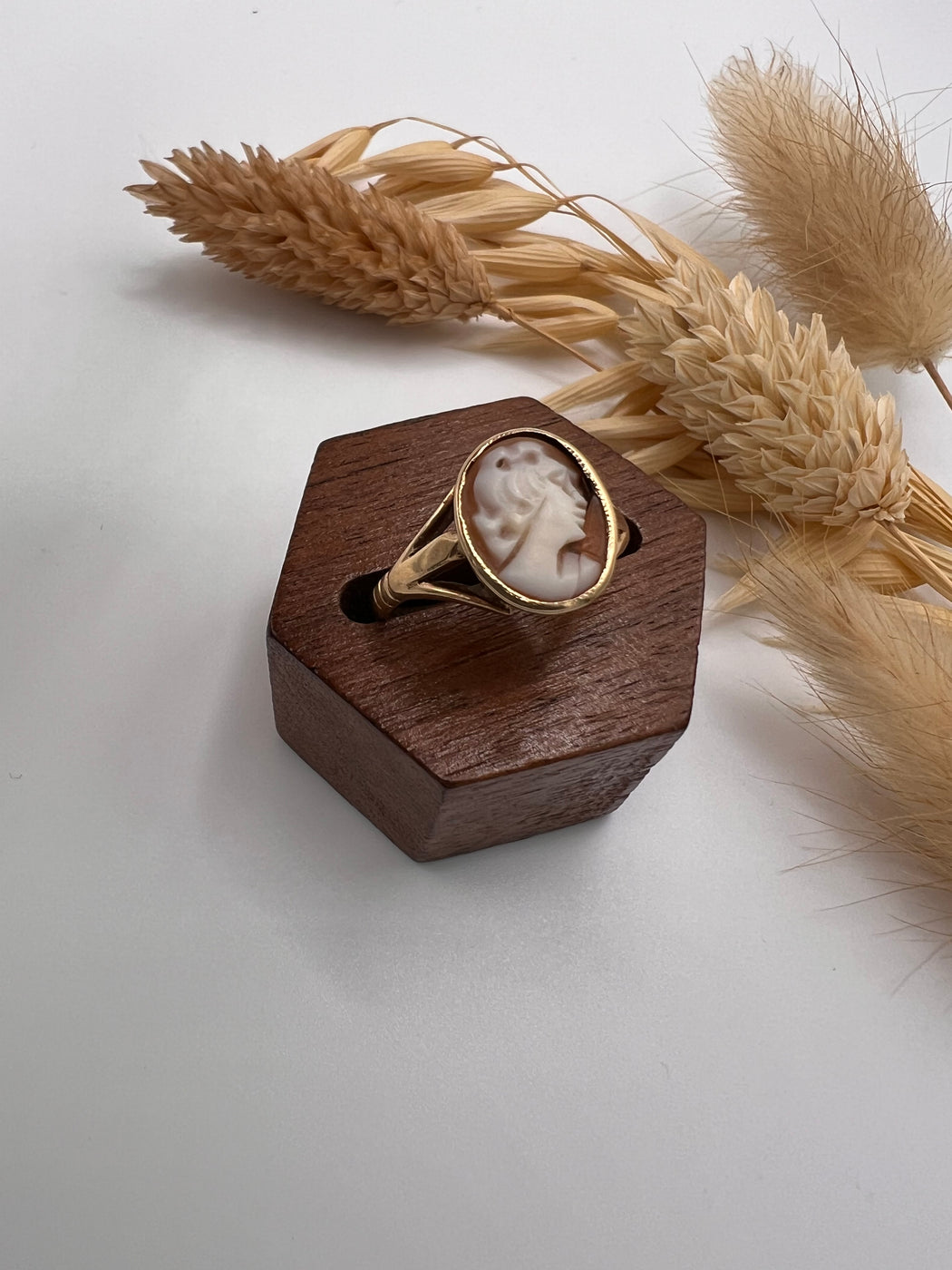 9ct Gold Antique Cameo Ring