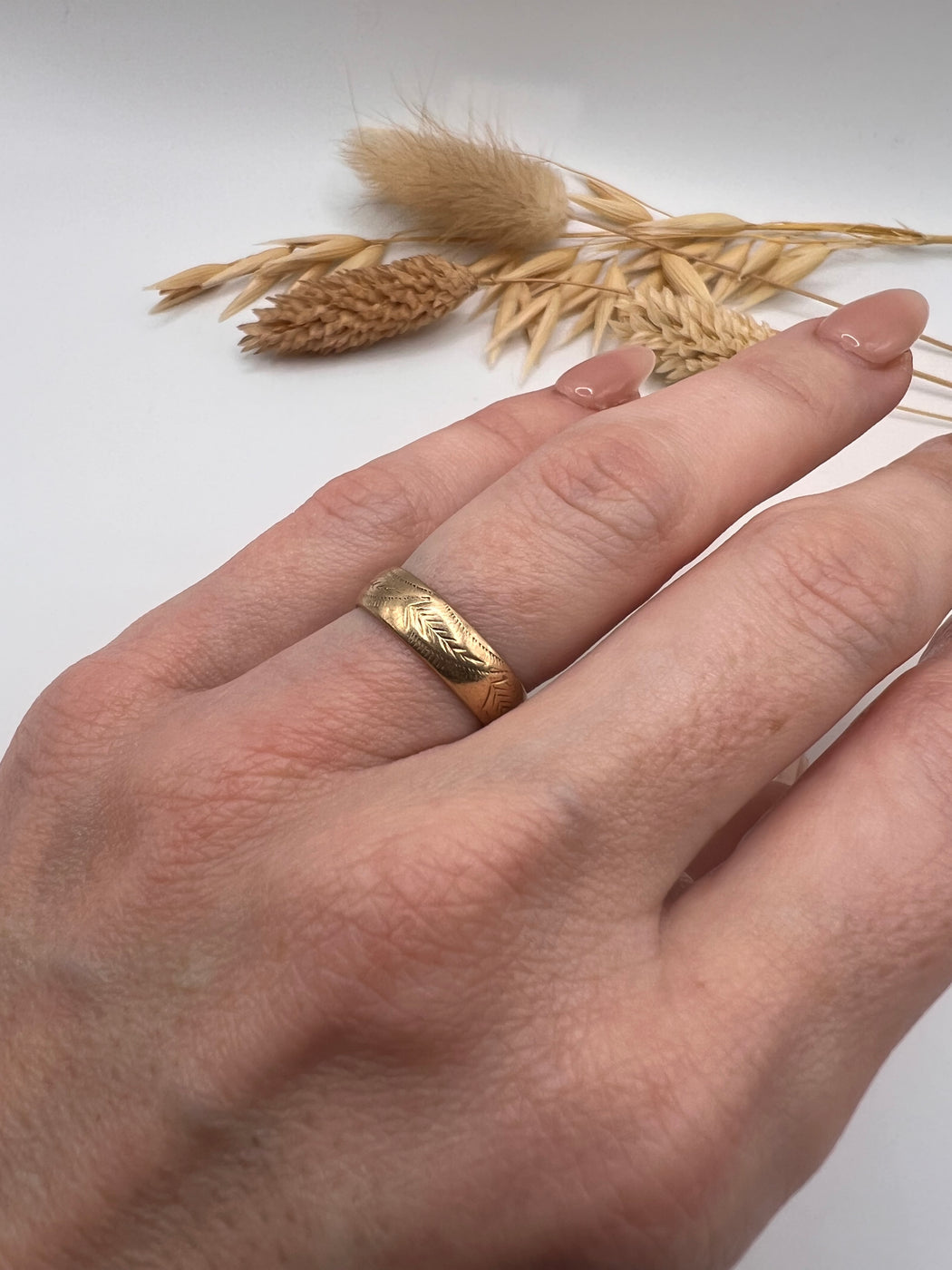LUCKY Vintage 80’s Leaf Patterned Band