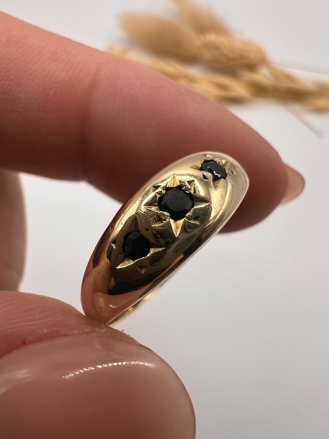 Vintage 9ct Garnet Gypsy Ring