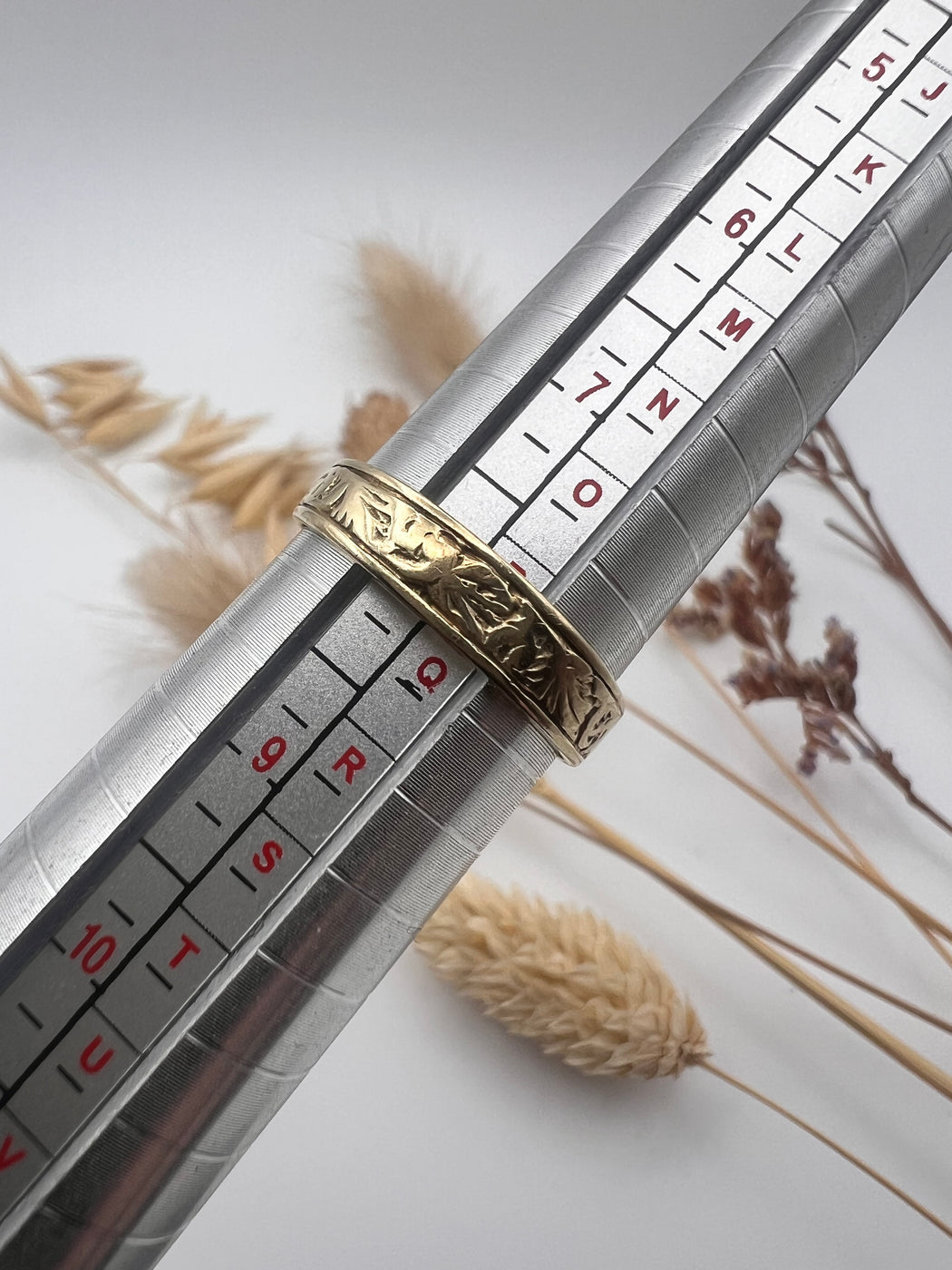 9ct Floral Patterned Gold Band Ring