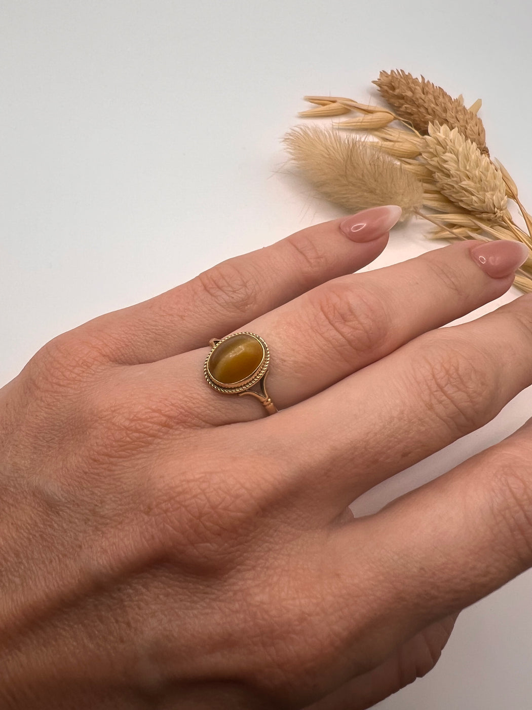 9ct Oval Cabochon Cat's Eye Chrysoberyl Ring