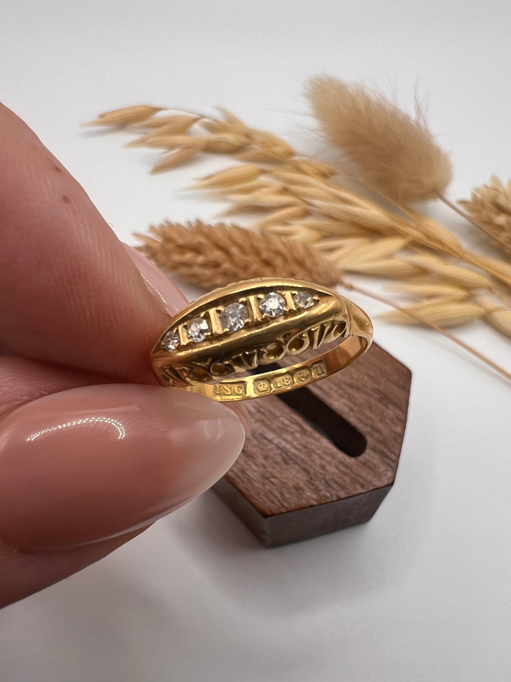 18ct Antique Five Diamond Boat Ring