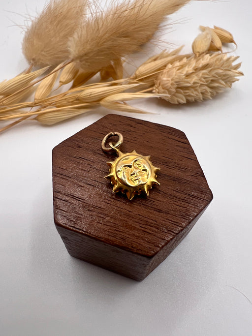 Vintage 9ct Yellow Gold Celestial Sun Charm