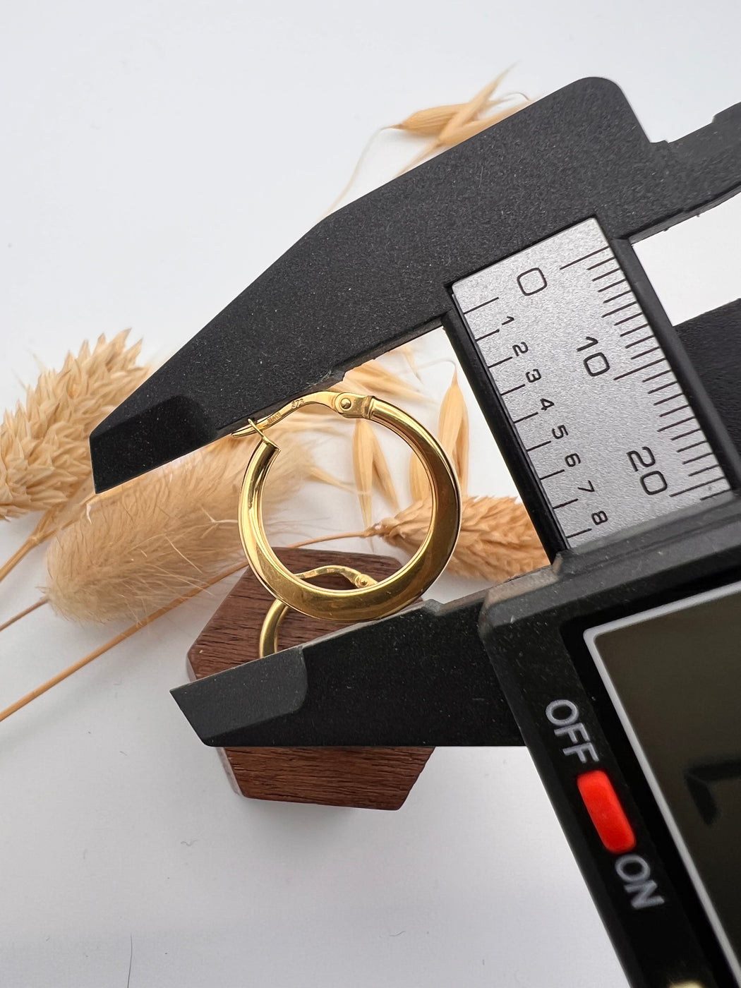 9ct Gold Wavy Hoop Earrings