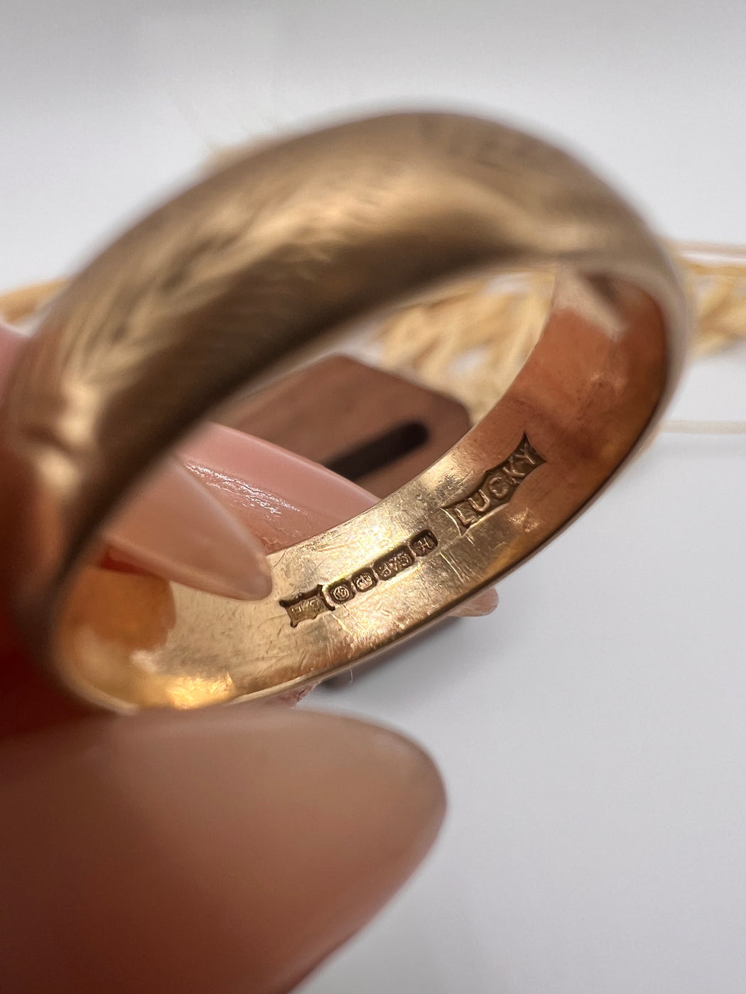 LUCKY Vintage 80’s Leaf Patterned Band