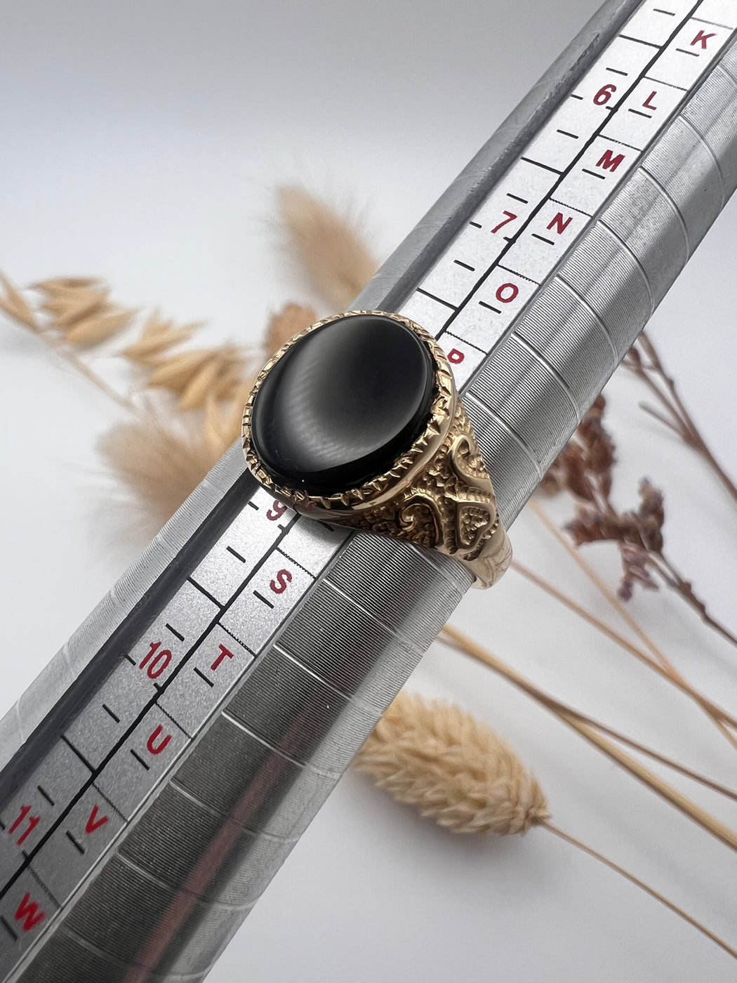 9ct Gold Oval Onyx Signet Ring Size Q 1/2