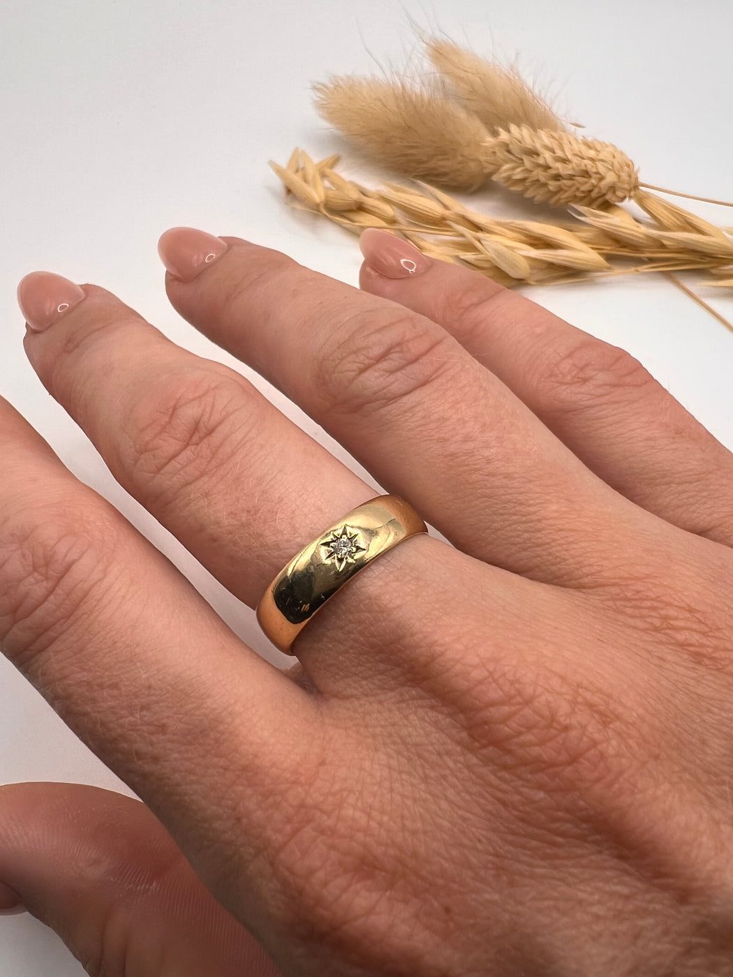 Vintage 9ct Star Set Diamond Gypsy Ring