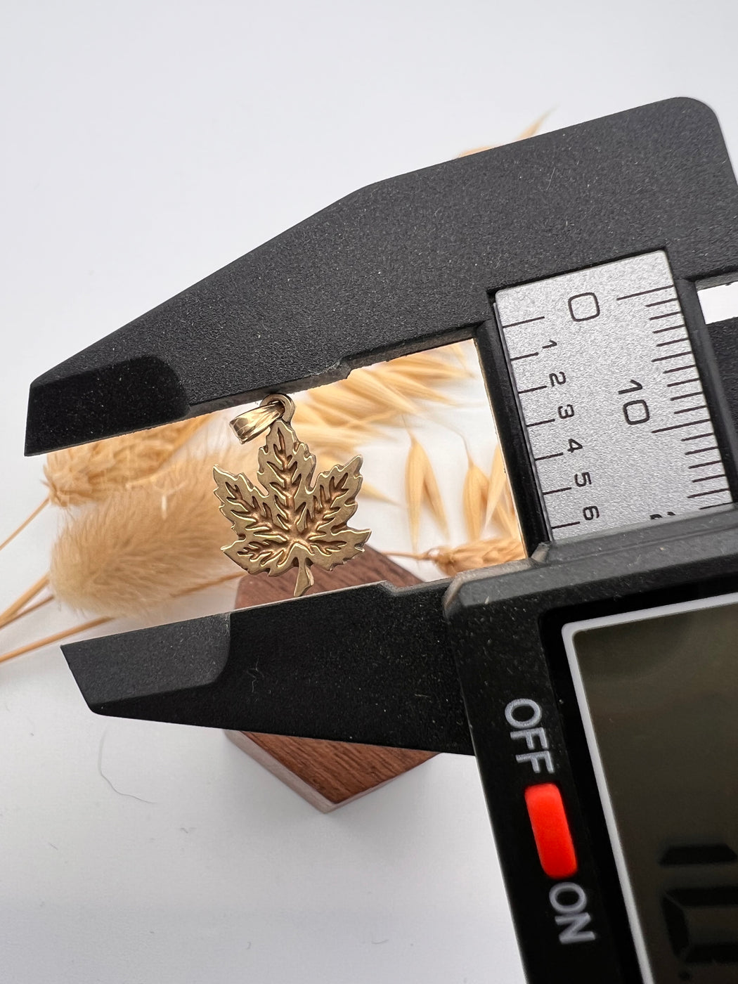 Vintage 10ct Gold Maple Leaf Charm