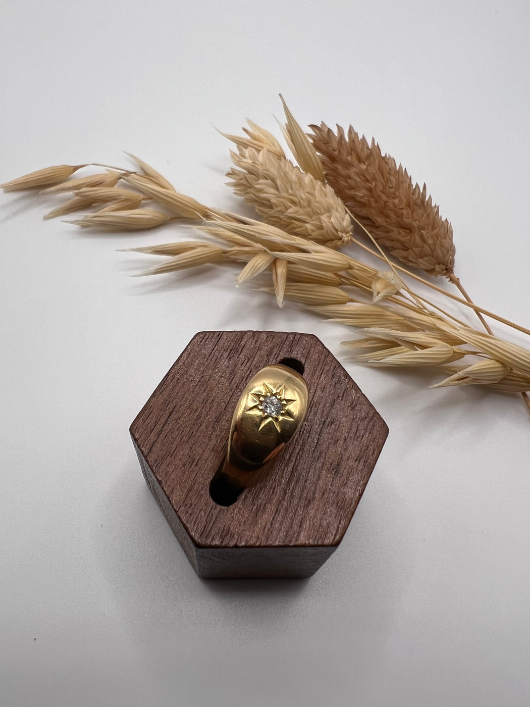 Antique 18ct Old Cut Star Set Gypsy Ring