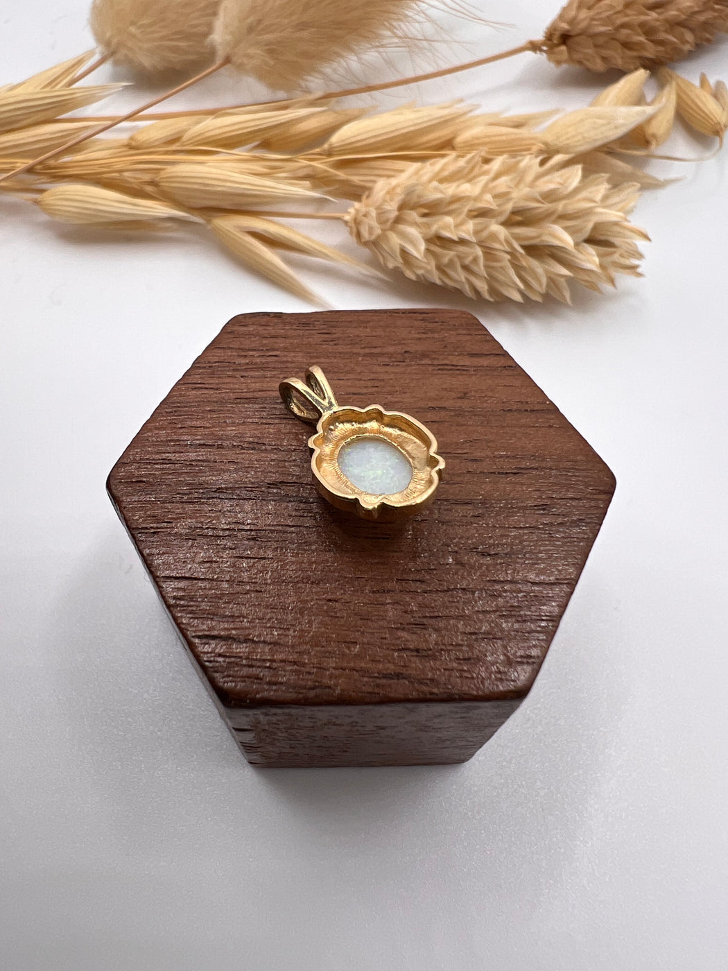 Vintage 9ct Gold Opal Stone Pendant