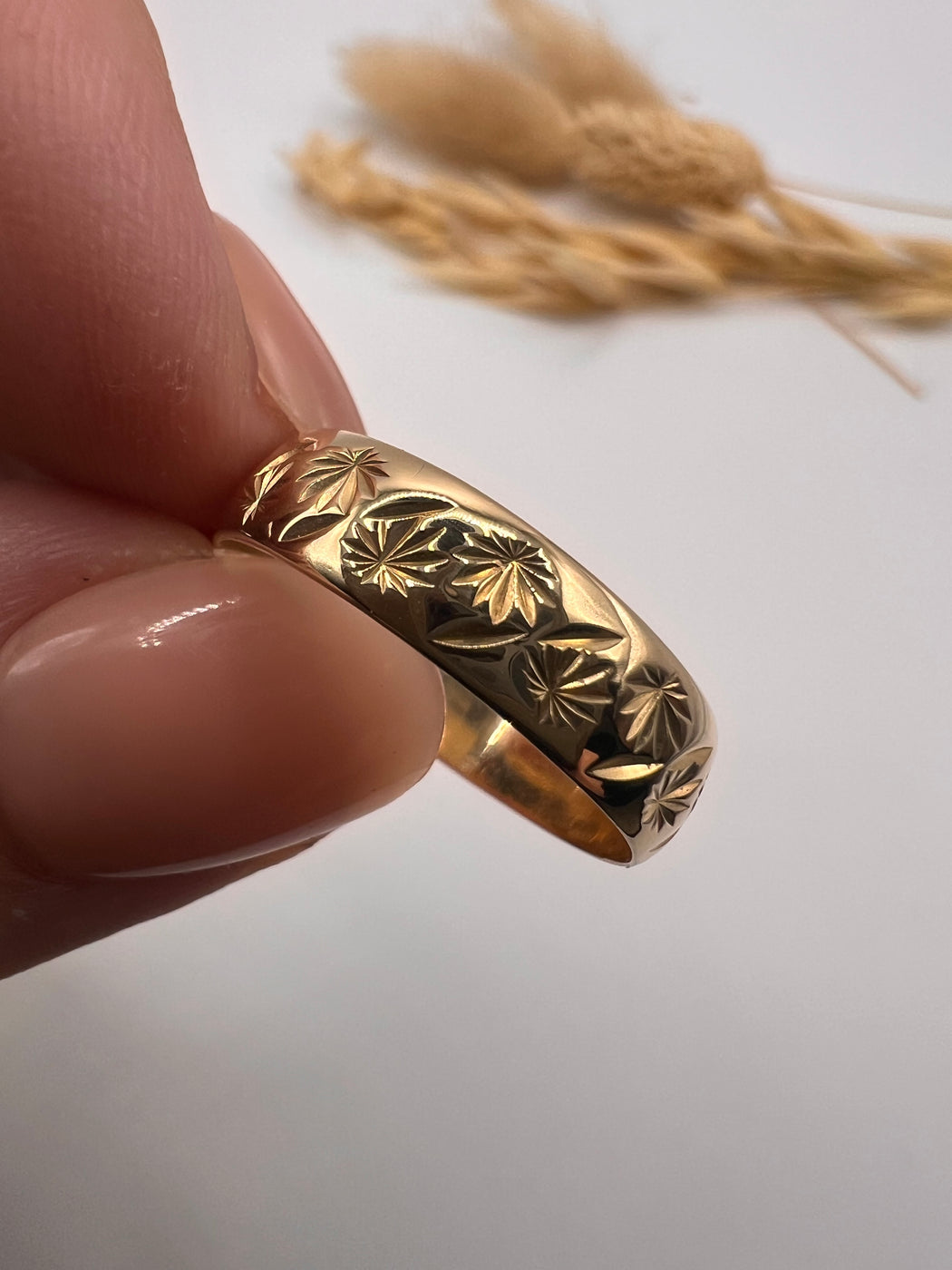 Vintage 9ct Patterned Band