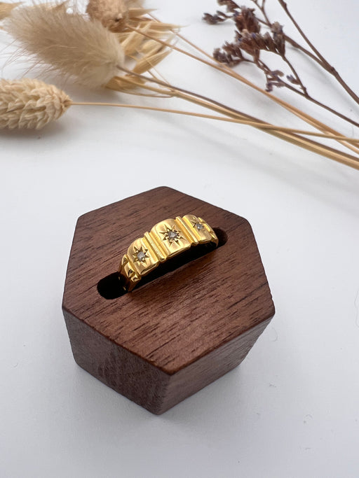 18ct Diamond Trilogy Starburst Band Ring