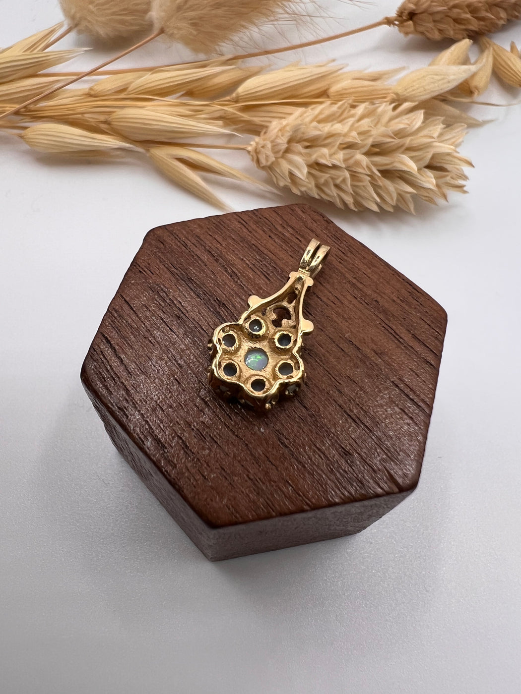 Vintage 9ct Gold Opal Stone Cluster Pendant