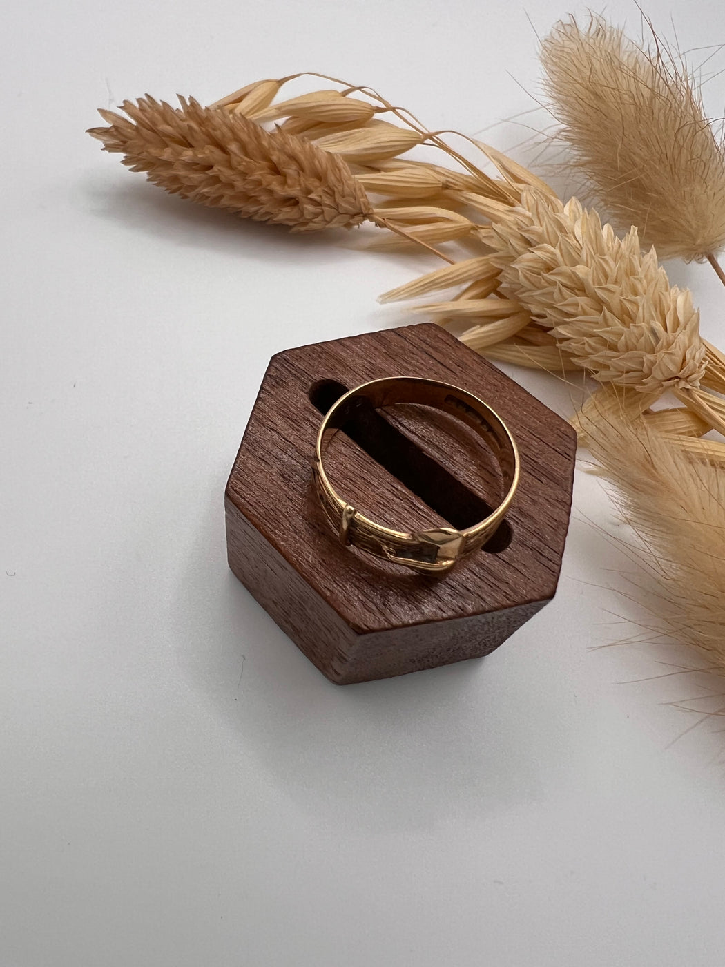 9ct Gold 1970's Buckle Ring