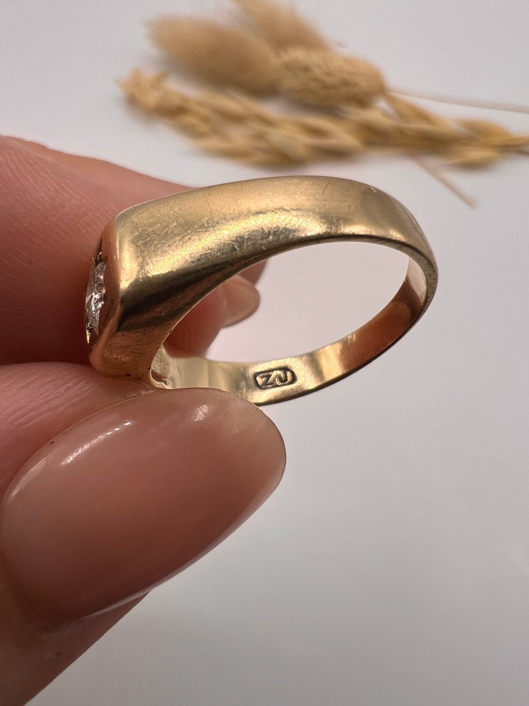 Vintage 9ct Star Set Diamond Gypsy Ring