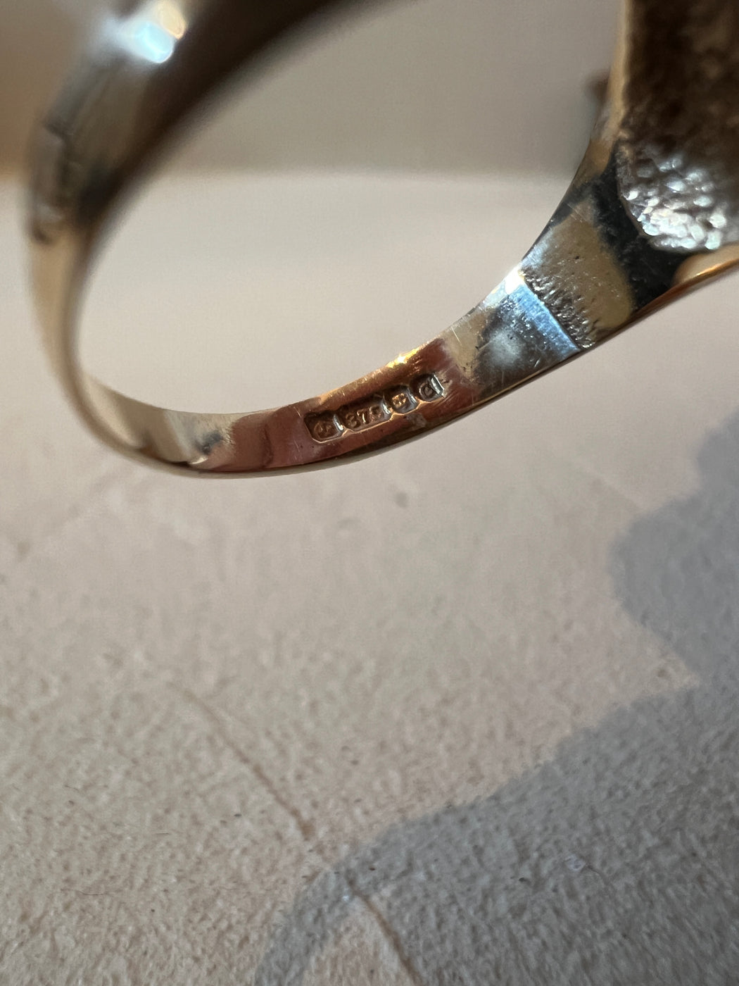 9ct Gold Oval Tigers Eye Signet Ring Size M