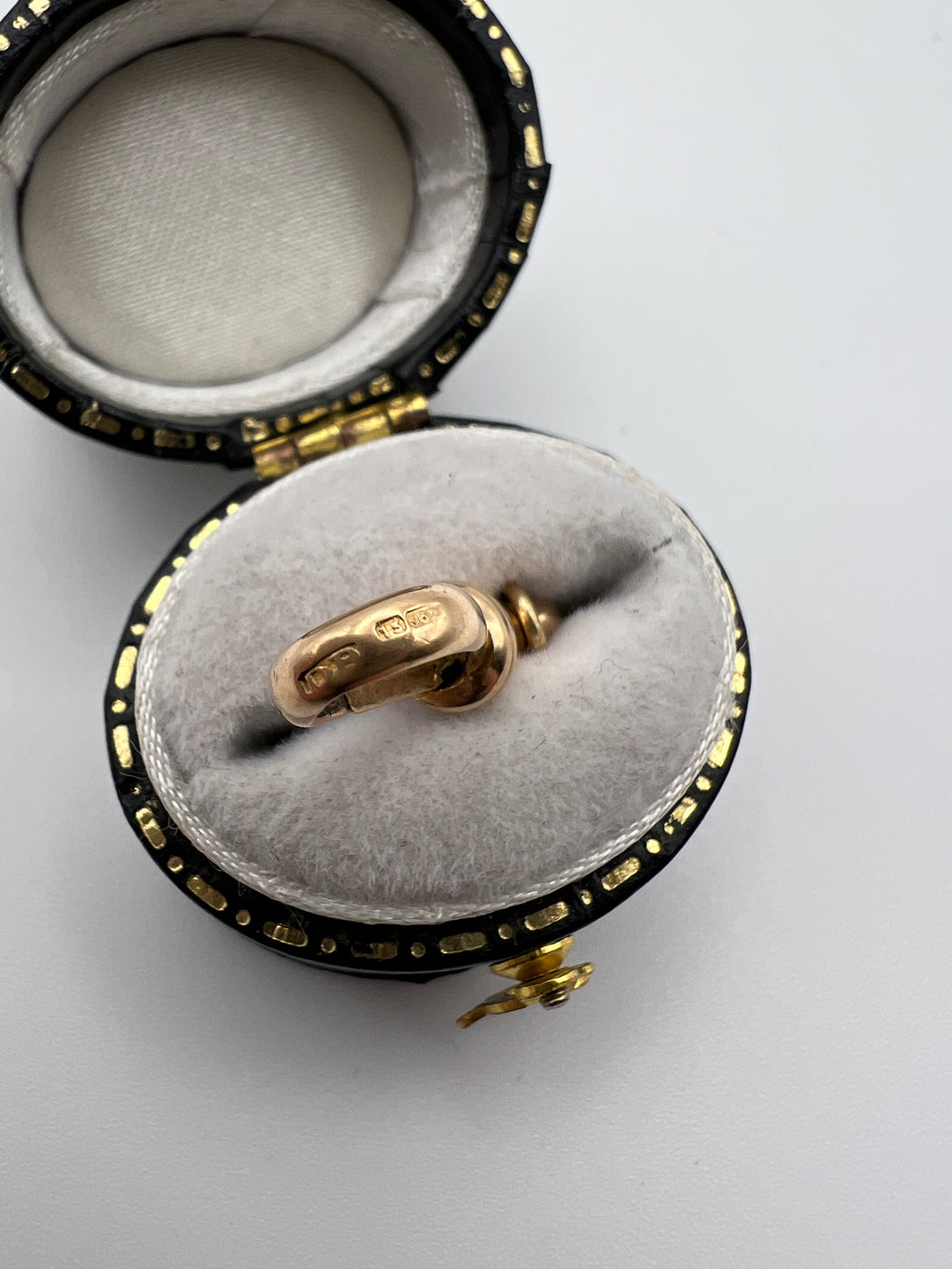 15ct Yellow Gold Antique Fixed Dog Clasp