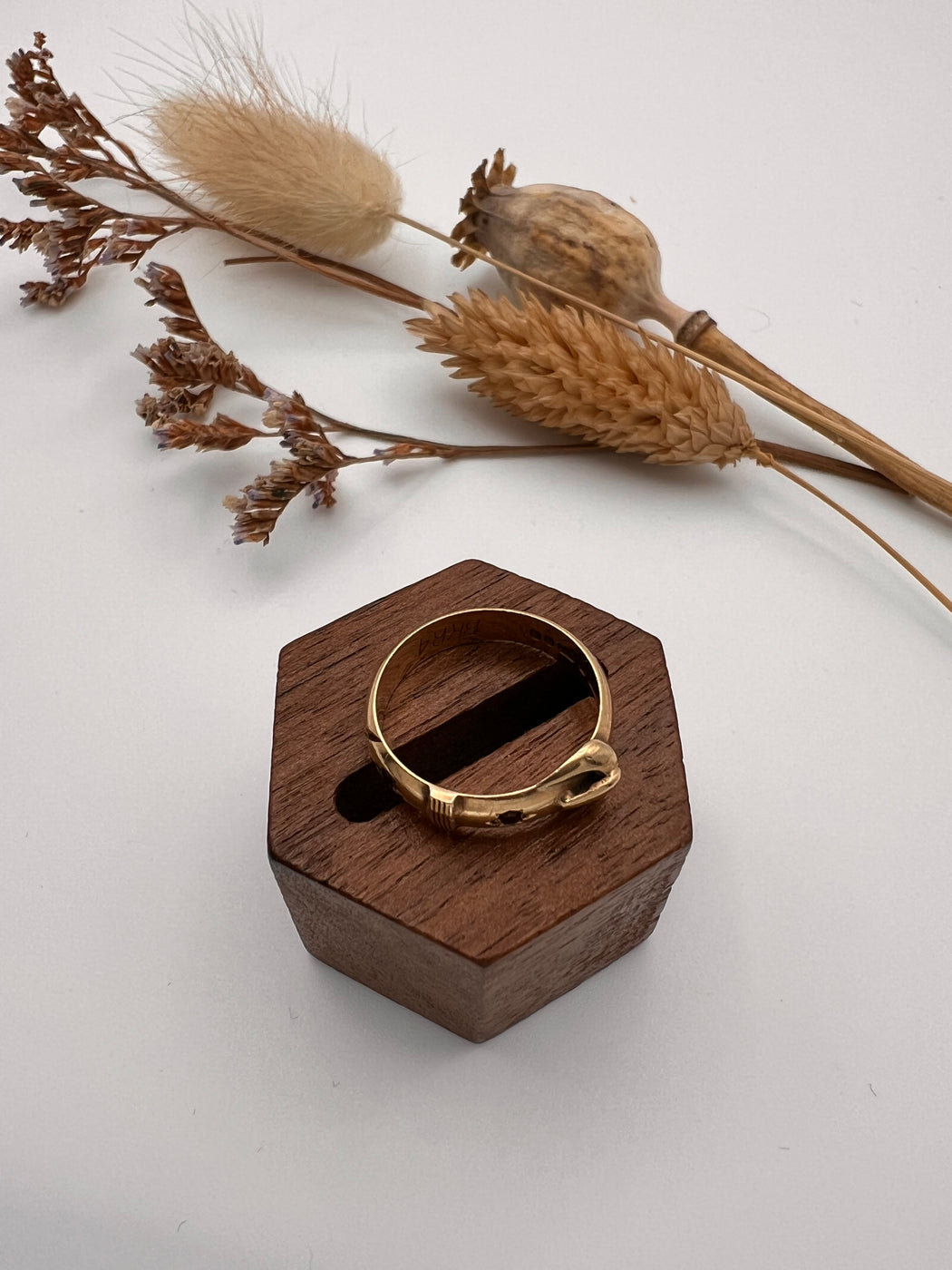 Vintage 9ct Gold and Garnet Buckle Ring