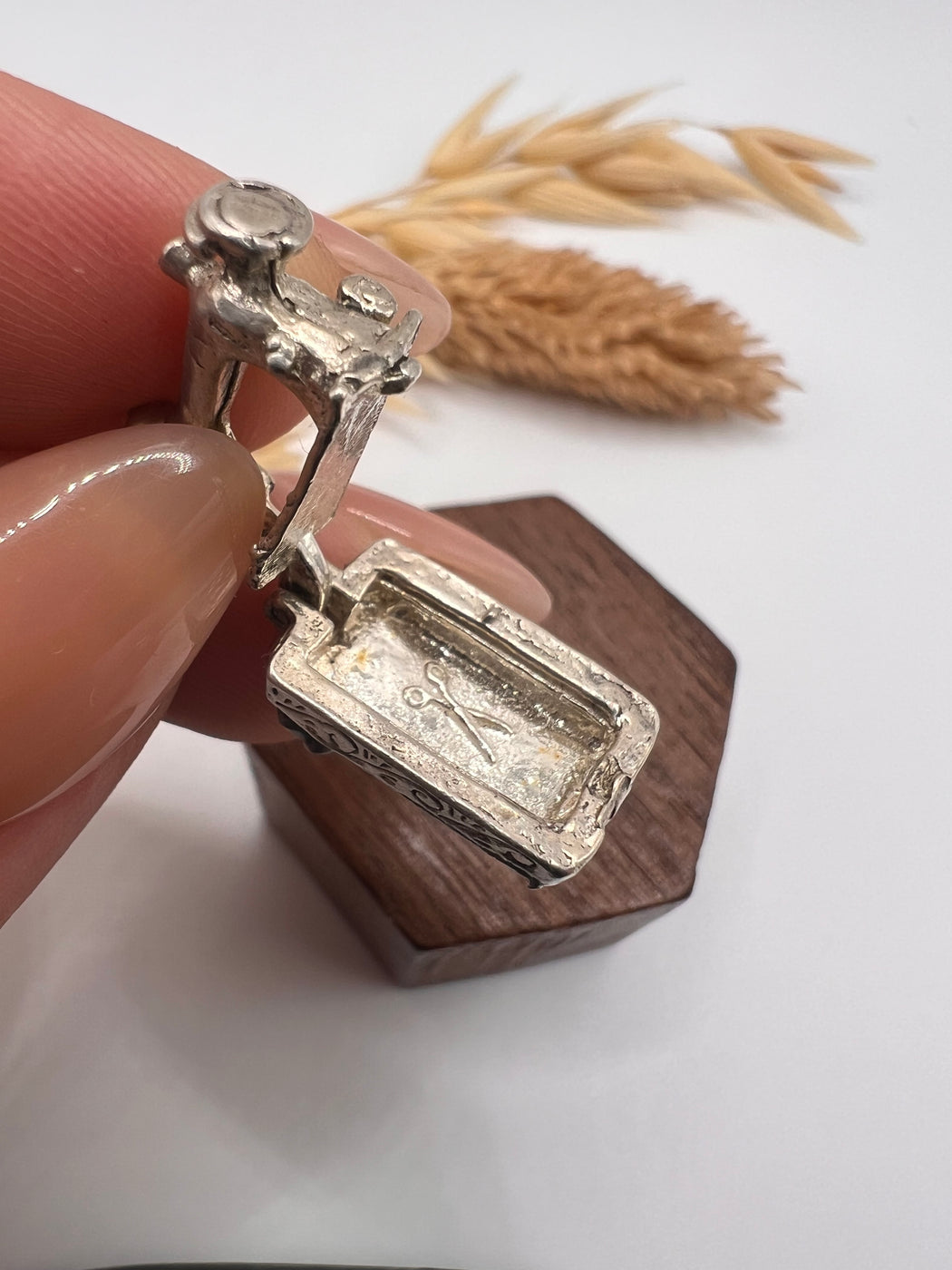 Vintage Silver Singer Sewing Machine Articulated Charm