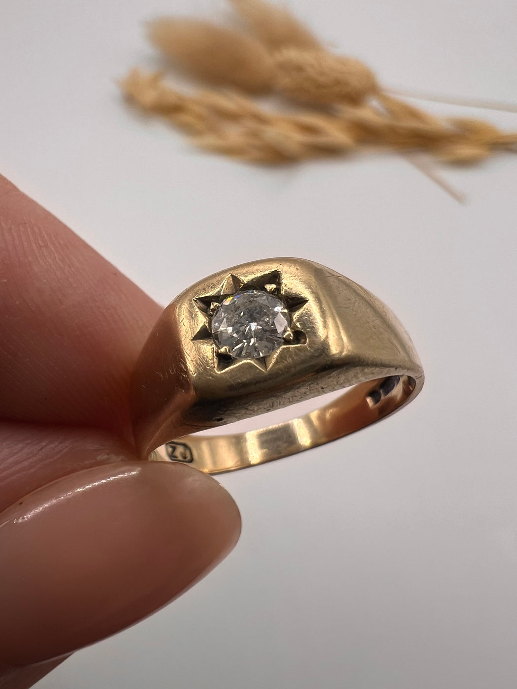 Vintage 9ct Star Set Diamond Gypsy Ring