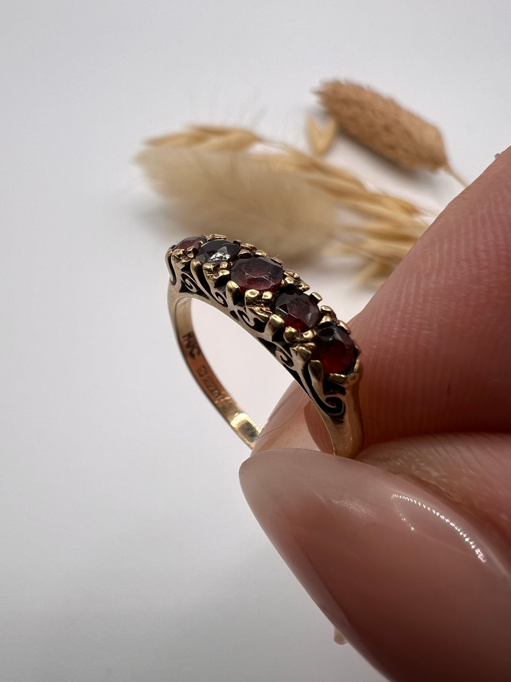 9ct Vintage 5 Stone Garnet Ring