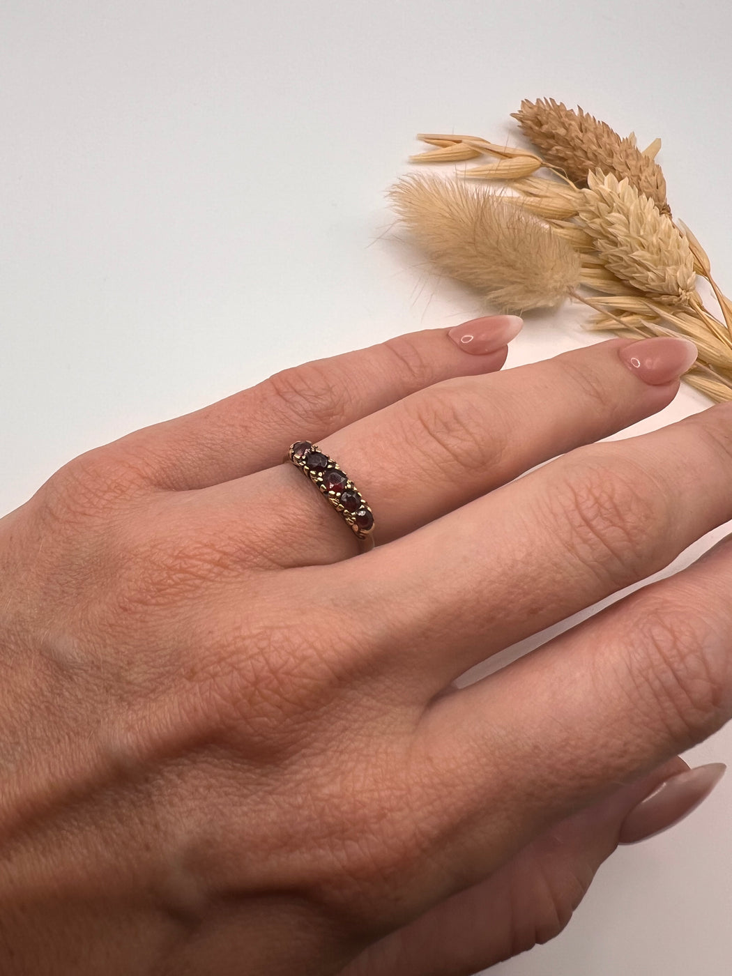 9ct Vintage 5 Stone Garnet Ring