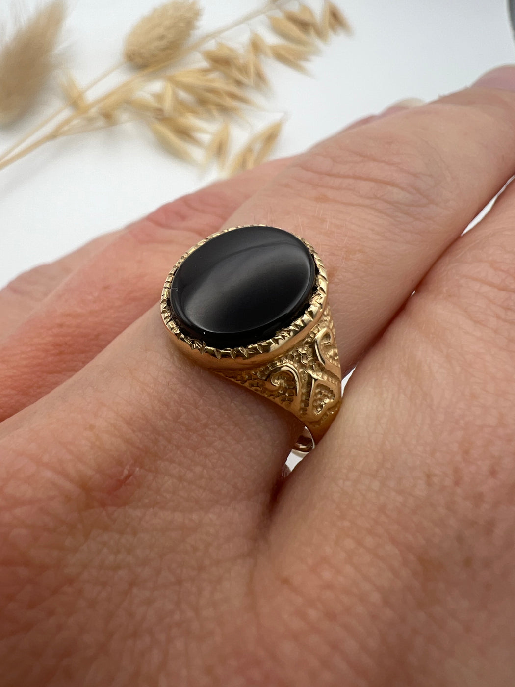 9ct Gold Oval Onyx Signet Ring Size Q 1/2