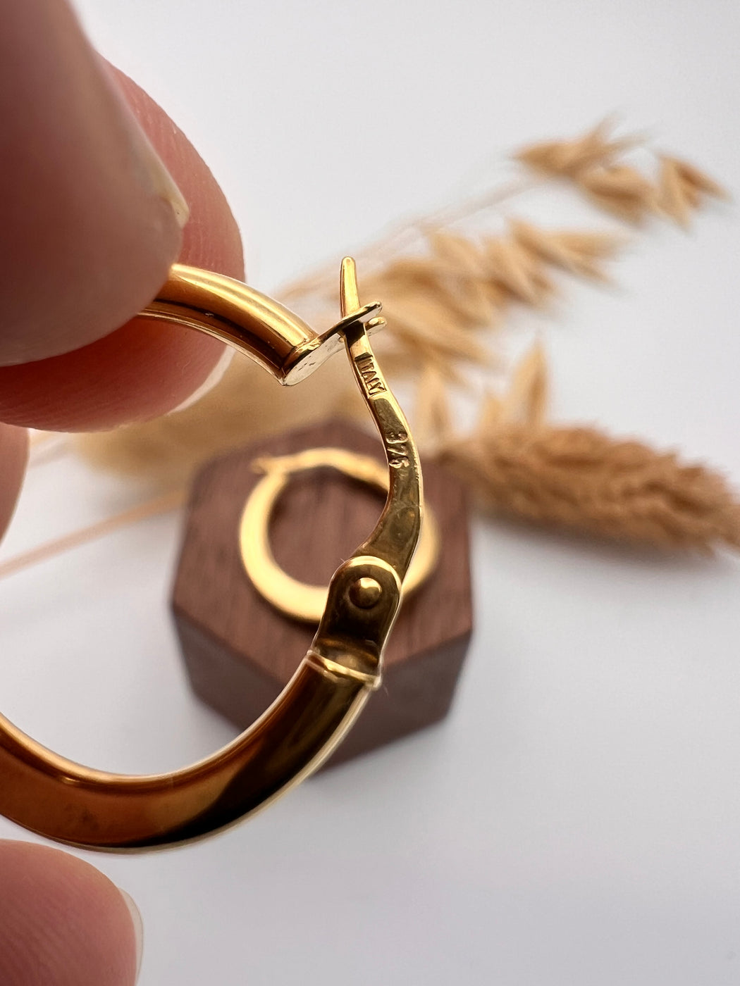 9ct Gold Wavy Hoop Earrings
