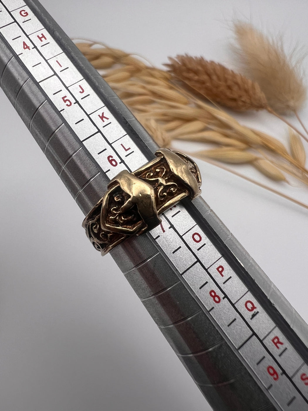 9ct Patterned Chunky Double Buckle Ring
