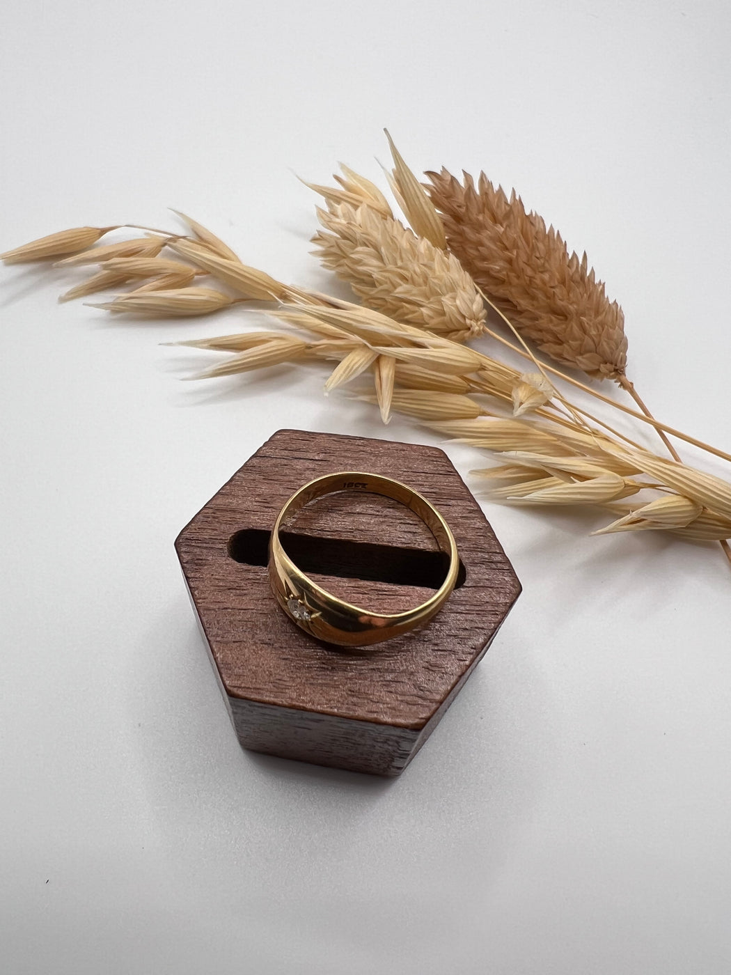 Antique 18ct Old Cut Star Set Gypsy Ring