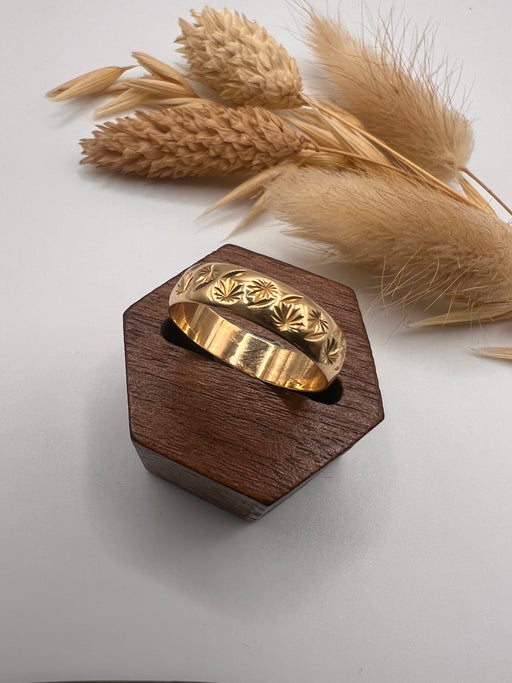 Vintage 9ct Patterned Band