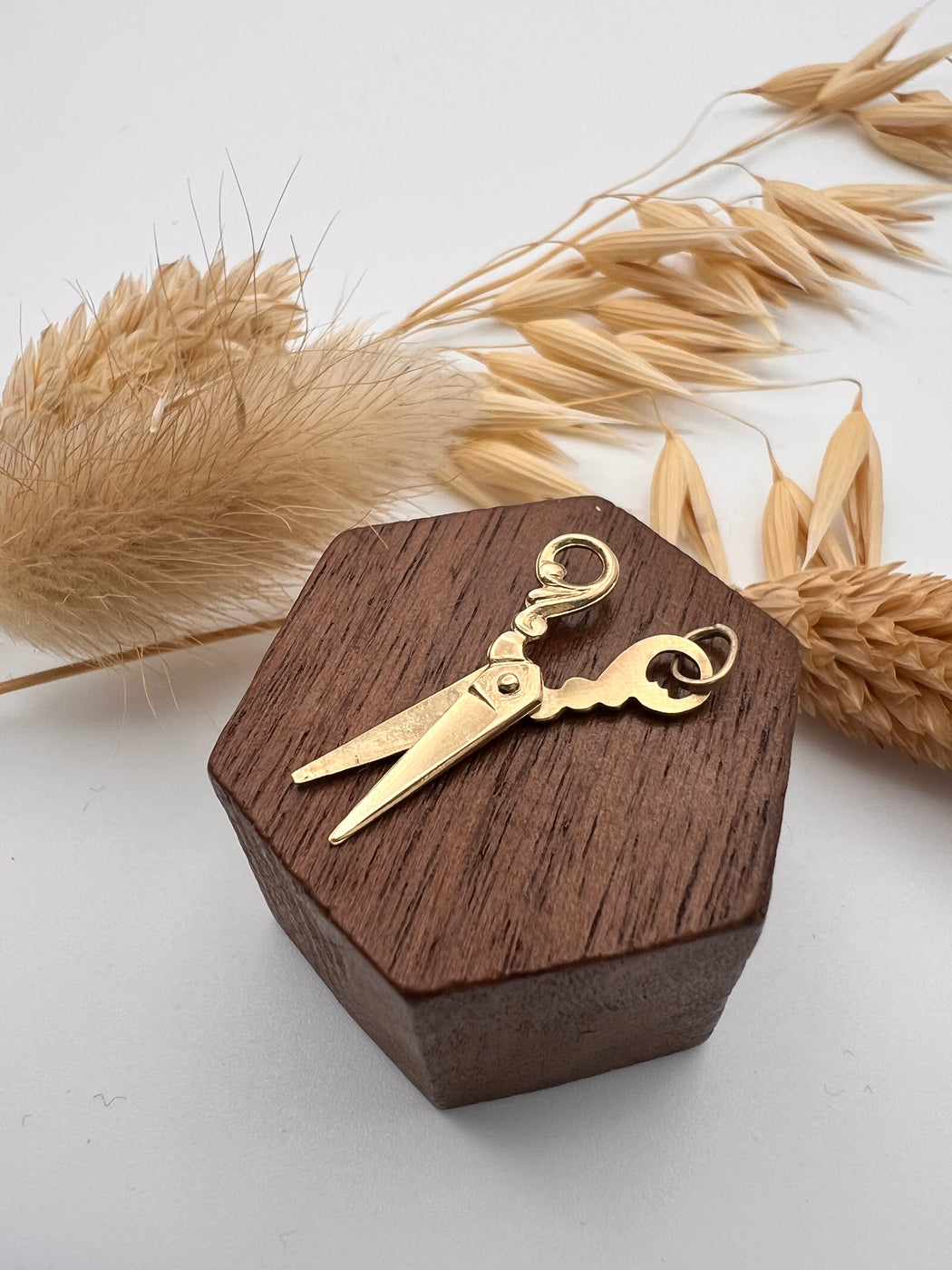 Vintage 9ct Articulated Scissors Charm