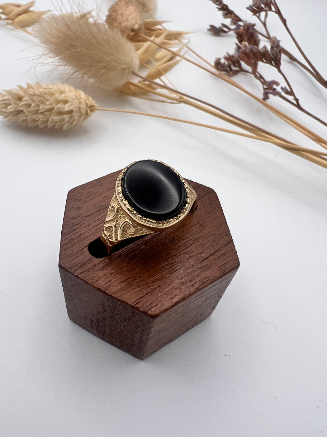 9ct Gold Oval Onyx Signet Ring Size Q 1/2