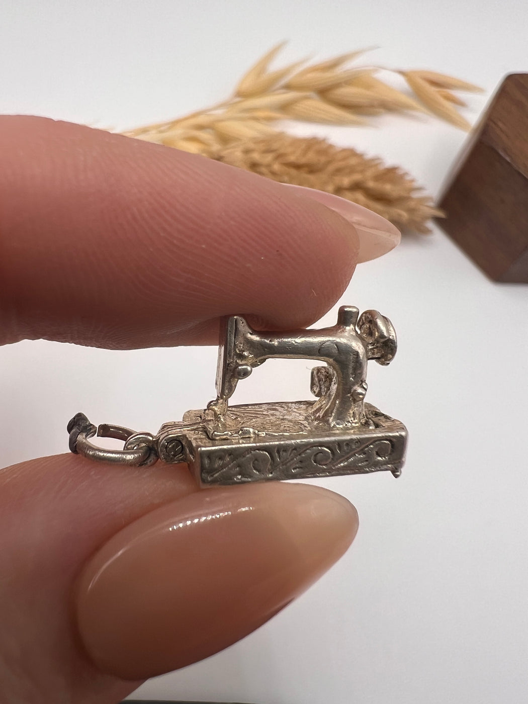 Vintage Silver Singer Sewing Machine Articulated Charm