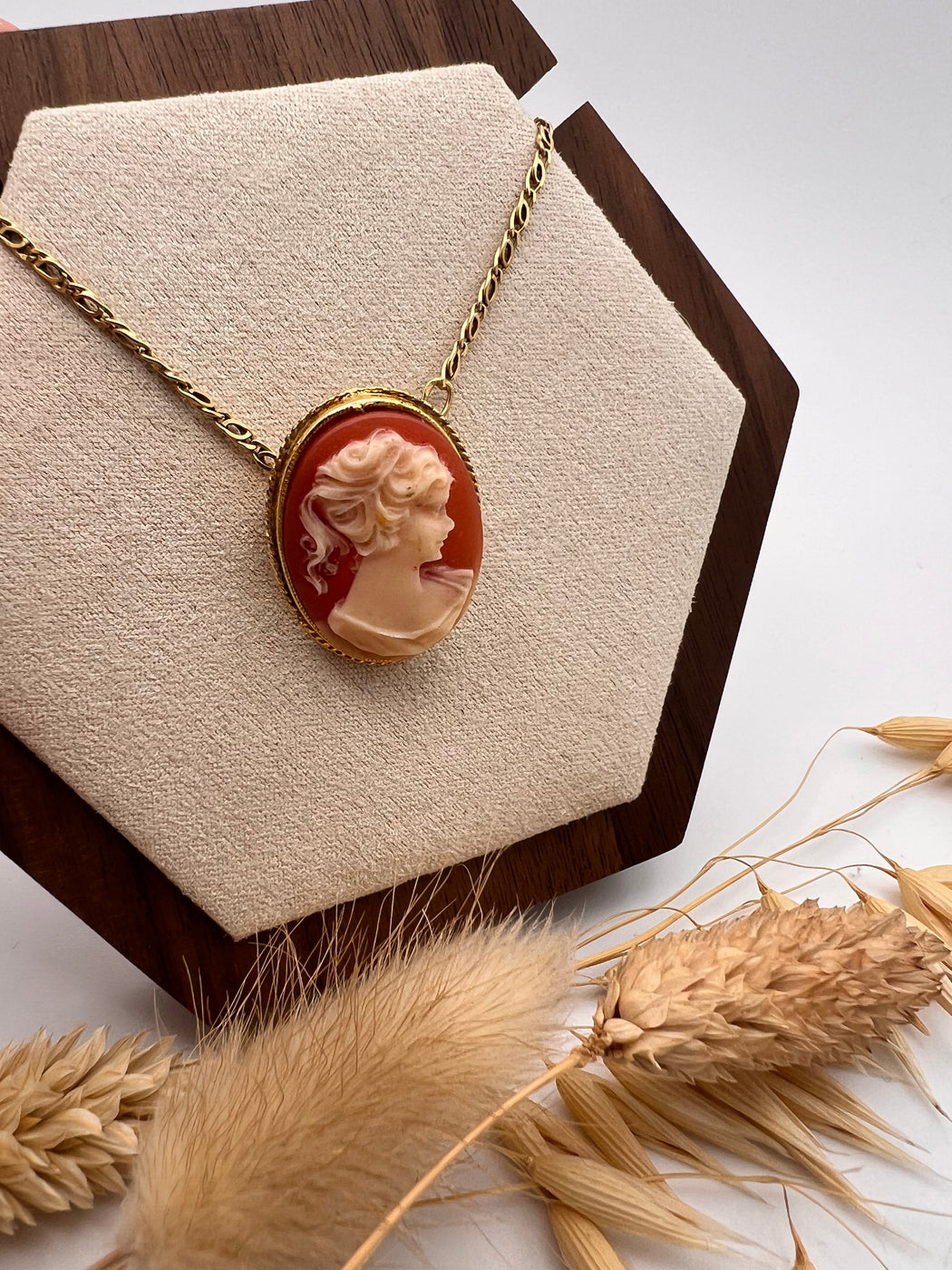 Vintage Gold Tone Cameo Brooch