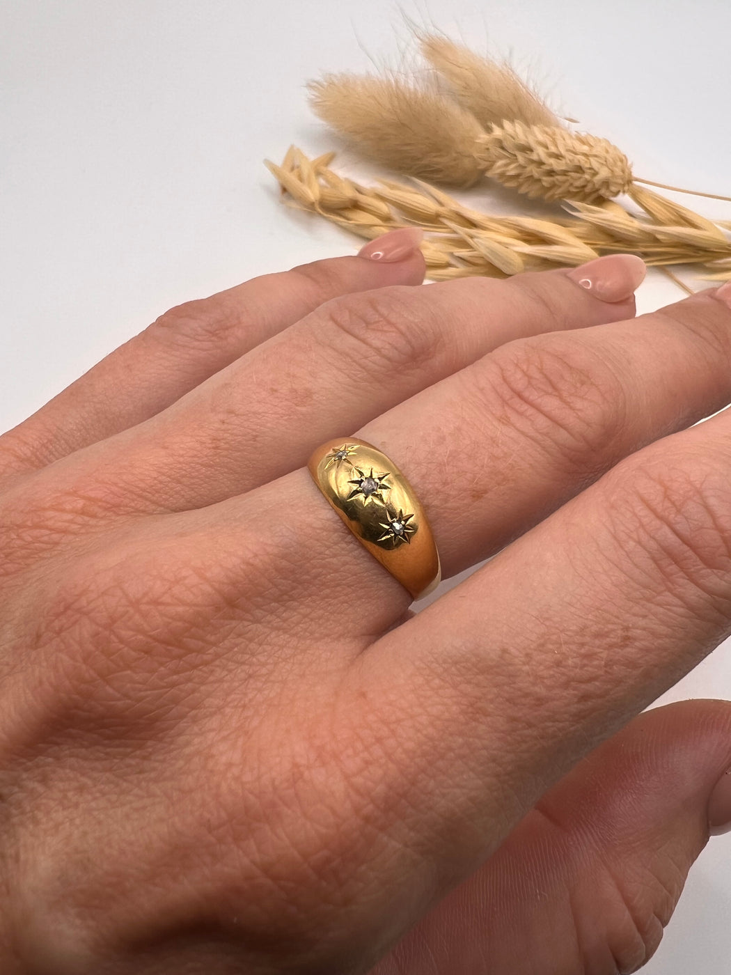 18ct Antique Trilogy Star Set Gypsy Ring
