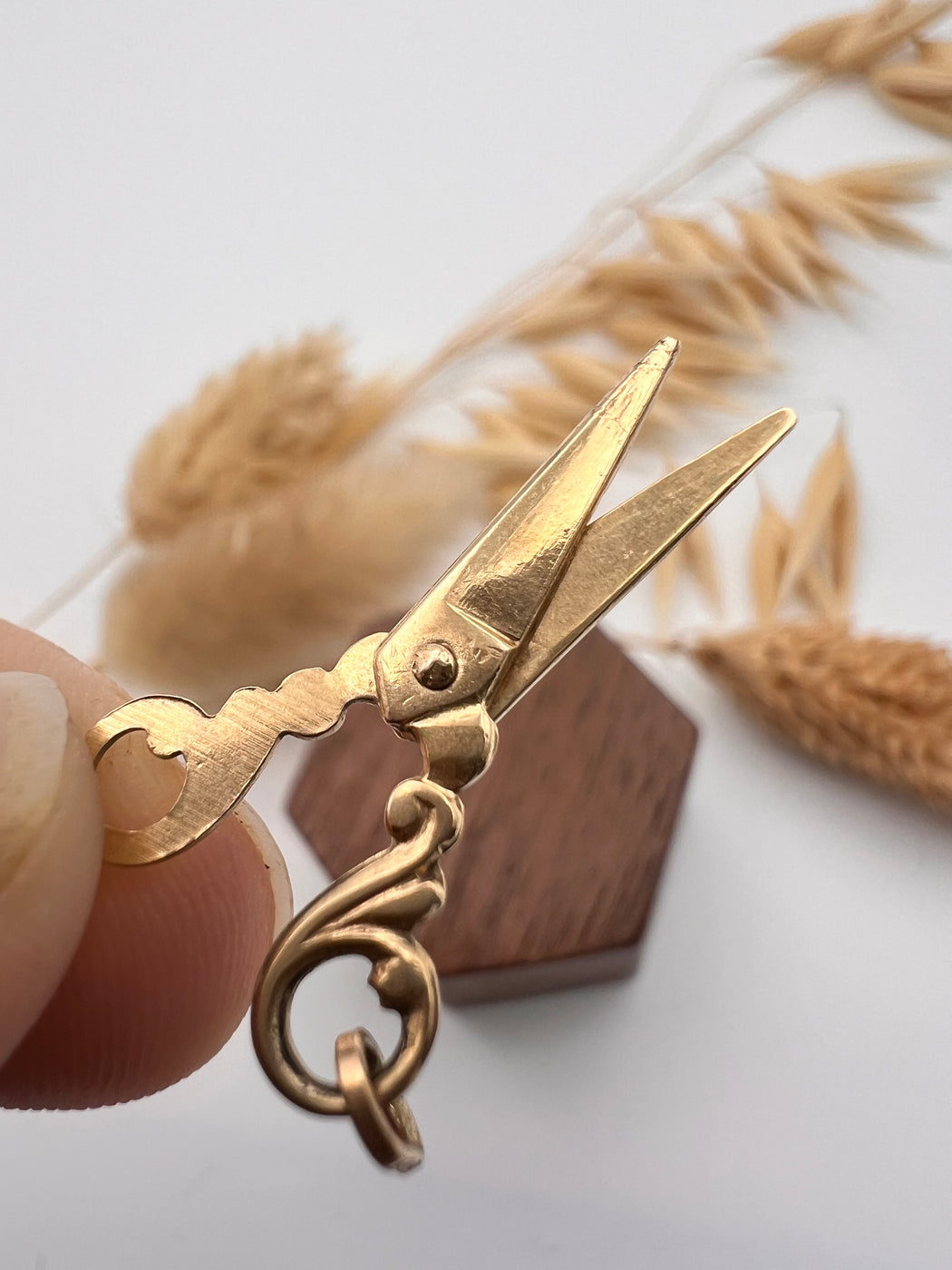 Vintage 9ct Articulated Scissors Charm