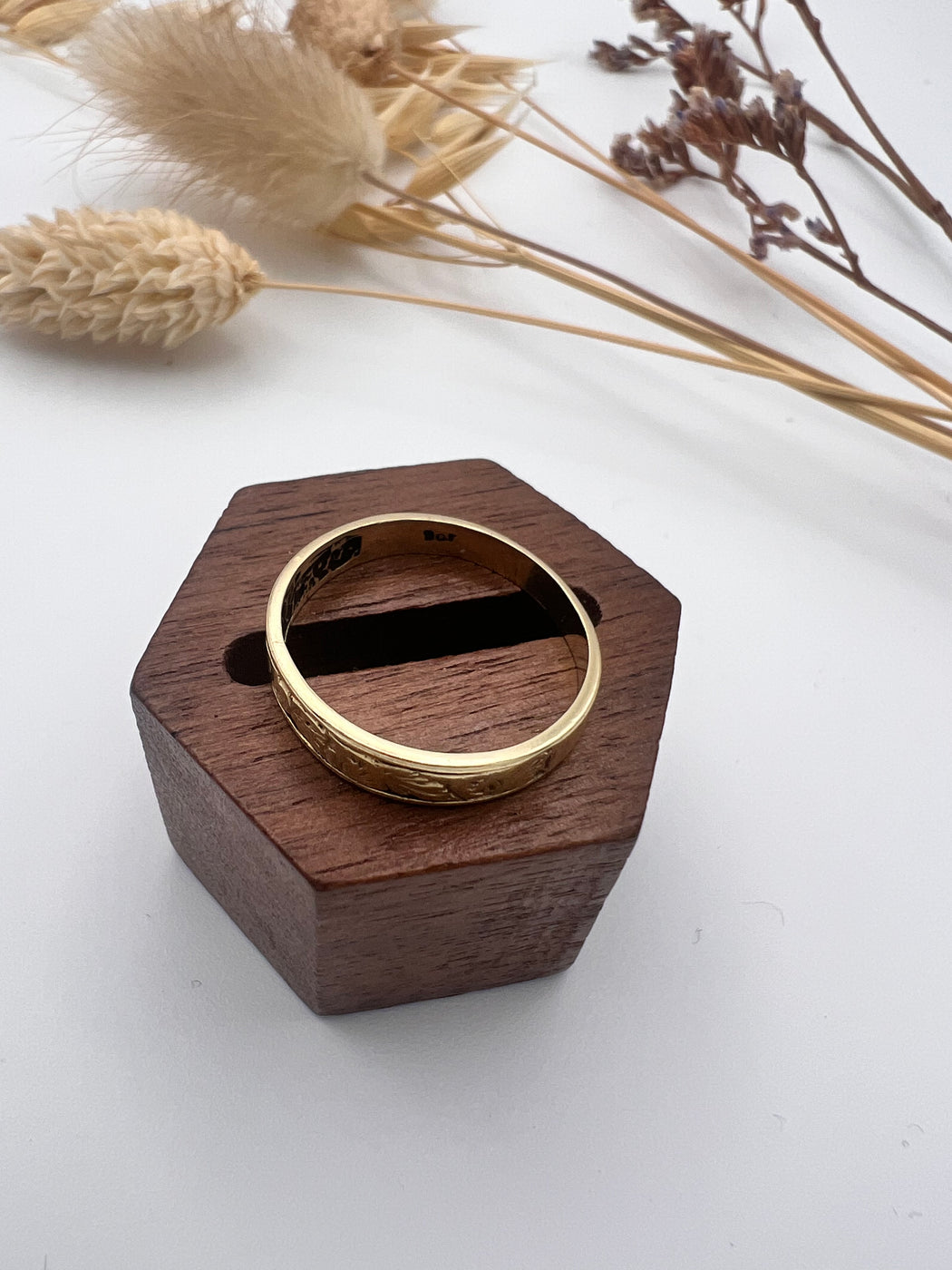 9ct Floral Patterned Gold Band Ring