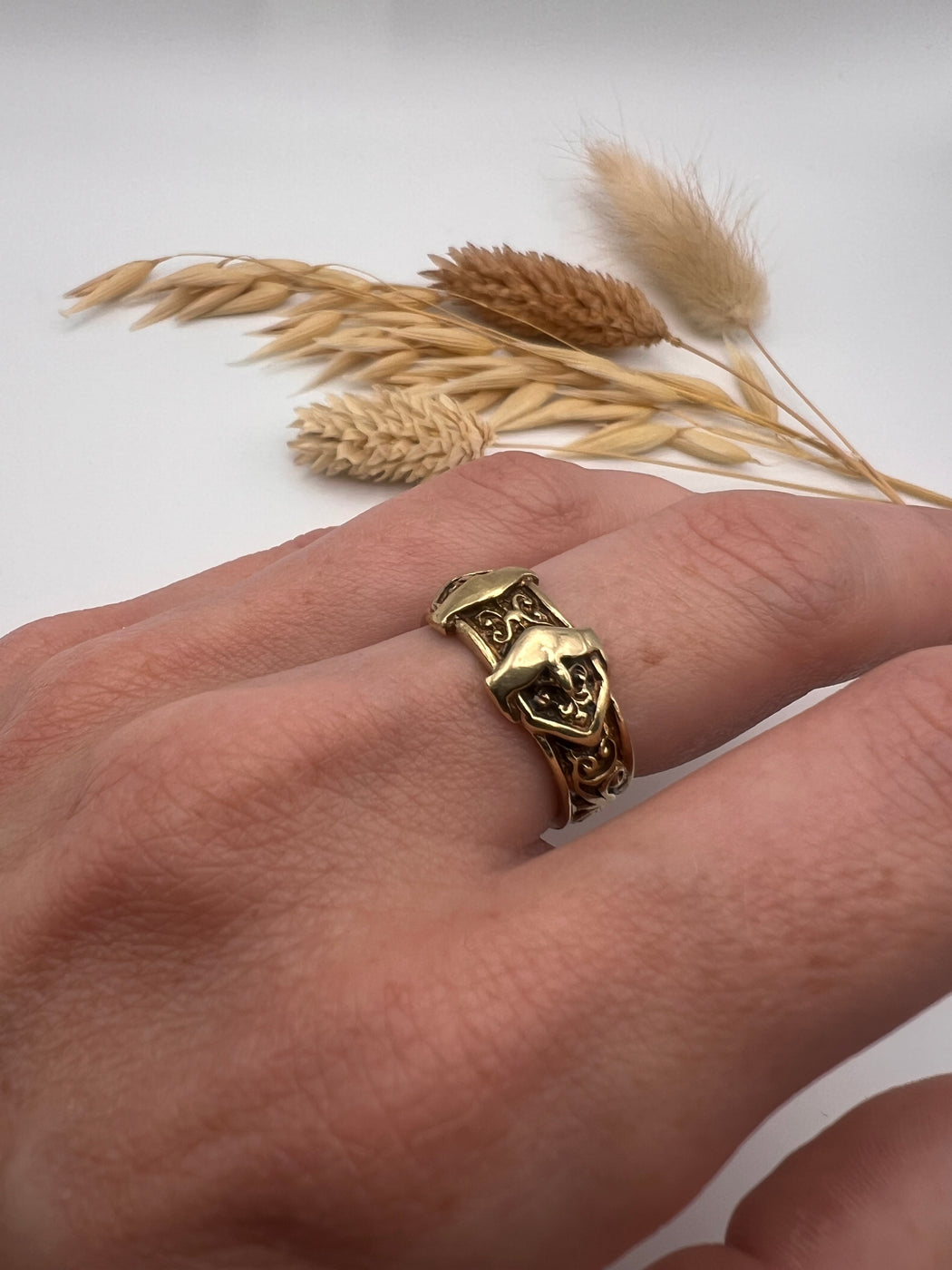 9ct Patterned Chunky Double Buckle Ring