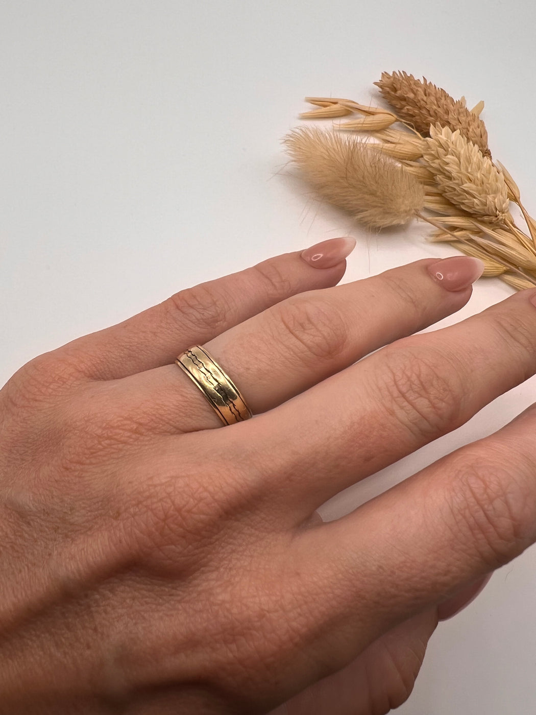 9ct 80's LUCKY Band With Detail