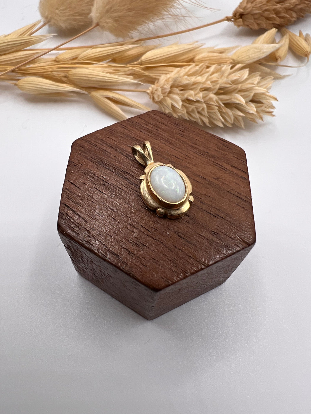 Vintage 9ct Gold Opal Stone Pendant
