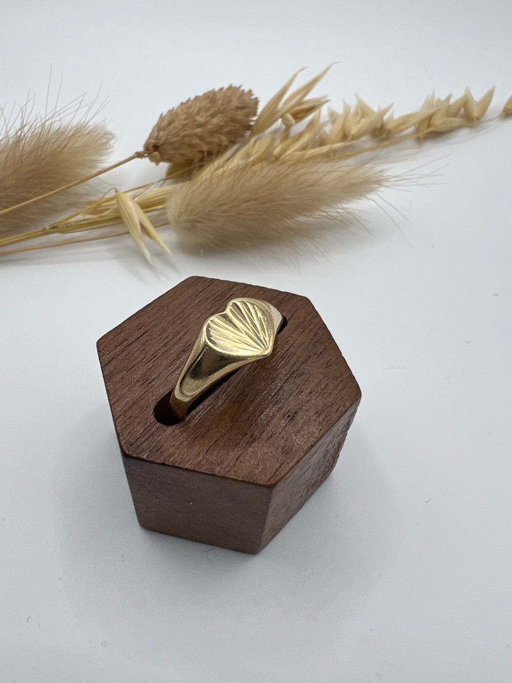 9ct 1970’s Sunray Heart Signet Ring