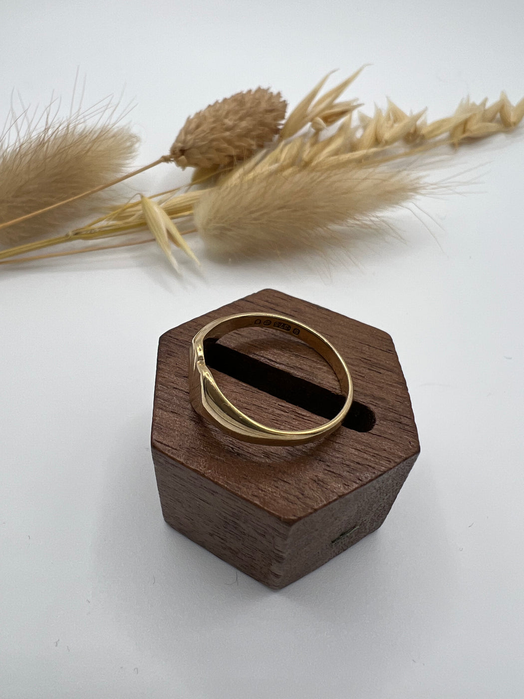 9ct 1970’s Sunray Heart Signet Ring