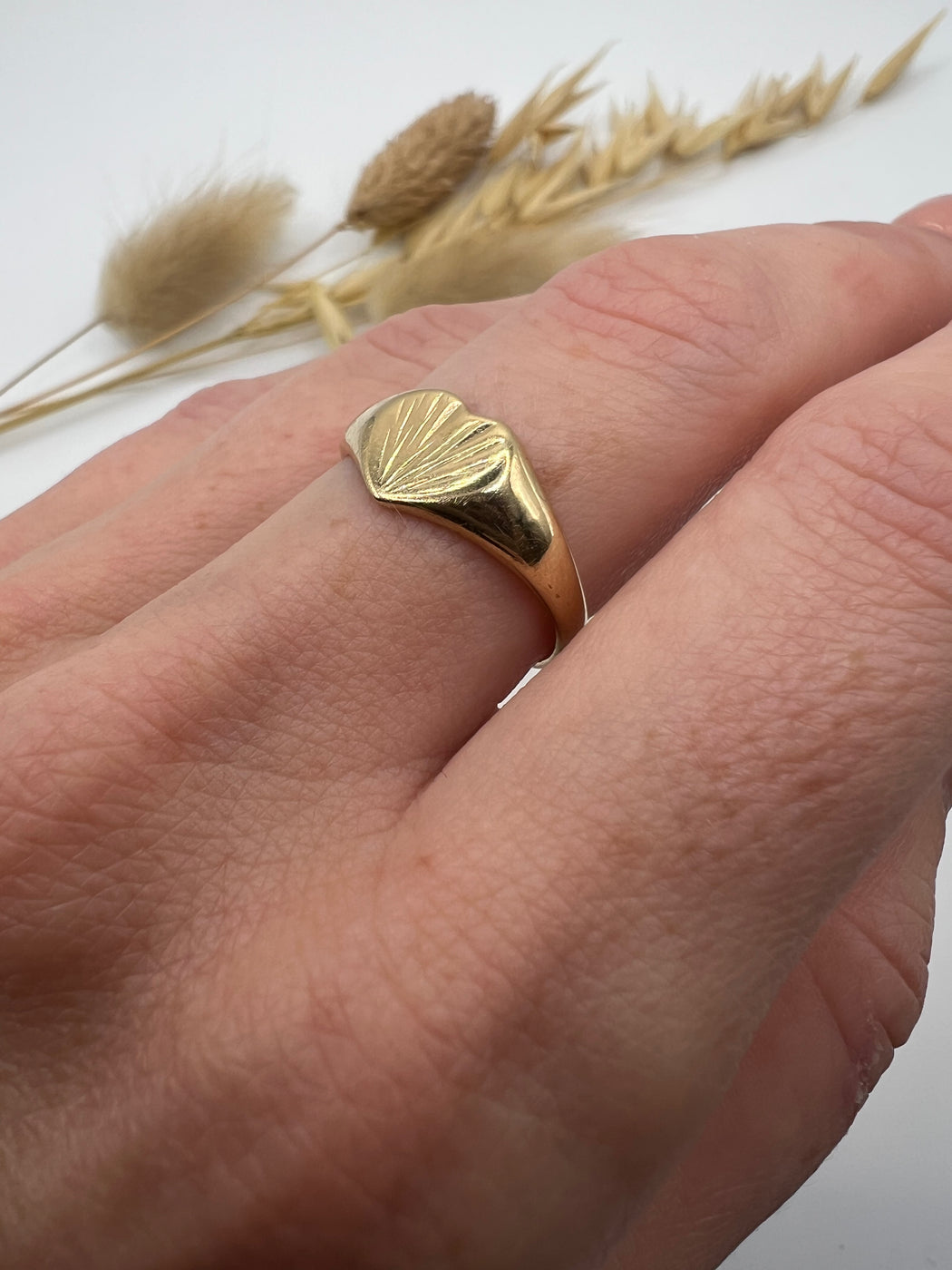 9ct 1970’s Sunray Heart Signet Ring